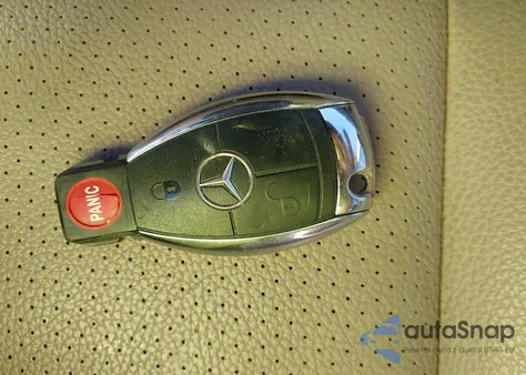 2009 Mercedes-Benz C 300 Sport z USA, uszkodzony, nr VIN WDDGF54X39R063092